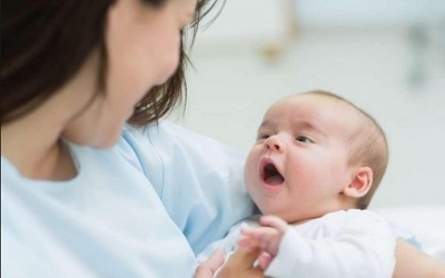 Phụ nữ đang cho con bú không nên ăn gì?