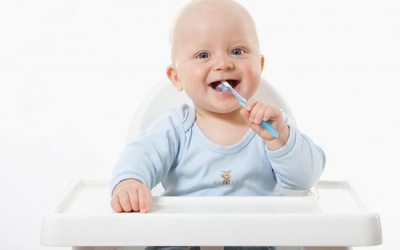 Chăm sóc răng miệng cho trẻ mới mọc răng như thế nào?