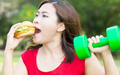 Video: Tập thể dục bao lâu để đốt cháy calorie từ các loại đồ ăn vặt?