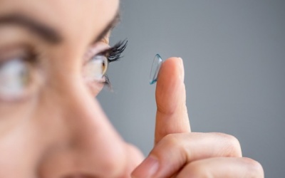 6 lời khuyên giúp bạn sử dụng kính áp tròng an toàn hơn