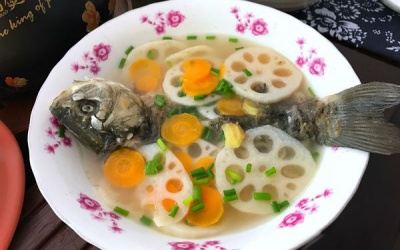 Ngọt mát canh cá chép nấu củ sen