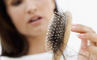 10 dưỡng chất giúp ngăn ngừa rụng tóc cho phụ nữ tuổi trung niên