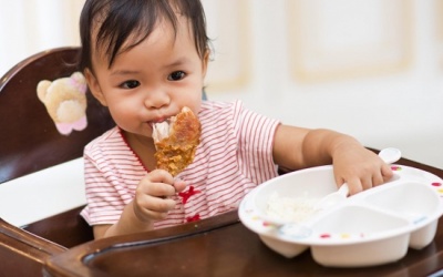 Tại sao nên cho trẻ ăn thịt gà? 