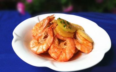 Khoai tây xào tôm đơn giản mà ngon miệng