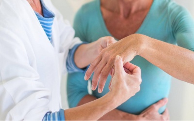 Dùng TPCN Hoàng Thấp Linh có giúp giảm viêm khớp dạng thấp?