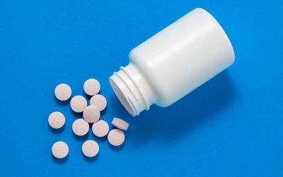 Phù nề tay chân khi uống thuốc điều trị tăng huyết áp phải làm sao?