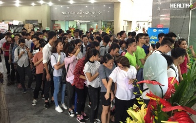 Dòng người hiến máu xếp hàng dài trong Ngày hội Trung thu cho em 2017