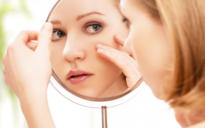 Mọc mụn trứng cá có phải do rối loạn nội tiết?