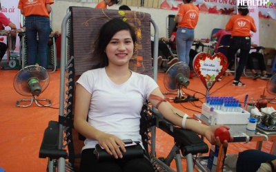 Nam thanh nữ tú rủ nhau hiến máu trong Ngày hội Nghĩa tình mùa Thu 2017