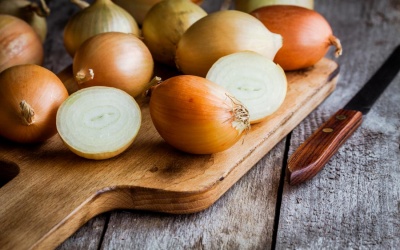 Nước ép hành tây giúp điều trị chứng rụng tóc