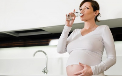 Bà bầu có mức fluoride cao, con sinh ra kém thông minh