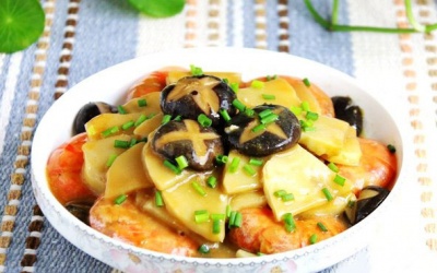 Vào bếp làm món tôm xào nấm măng chiêu đãi cả nhà ngày cuối tuần