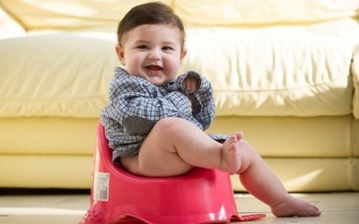 Trẻ bị táo bón nên ăn gì, uống gì?