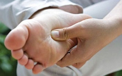 Điều trị bệnh thần kinh ngoại biên ở chân thế nào?