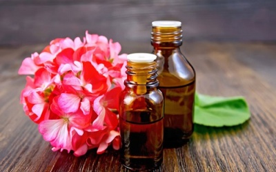 Cách dùng tinh dầu trị đau đầu không sợ hại gan thận như thuốc