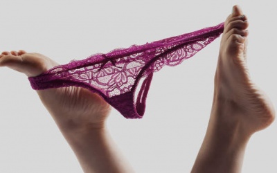 Tại sao sau khi sex, bạn không nên mặc đồ lót? 
