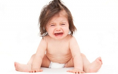 Trẻ gặp khó khăn khi đi đại tiện, hay khóc có phải bị táo bón?