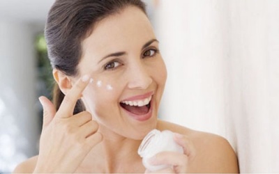 Tinh chất rau má có thể trị mụn như kem thảo dược Azacné?