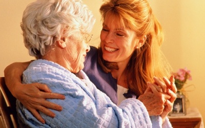 9 tip giúp bạn chăm sóc người thân mắc bệnh Parkinson tốt hơn