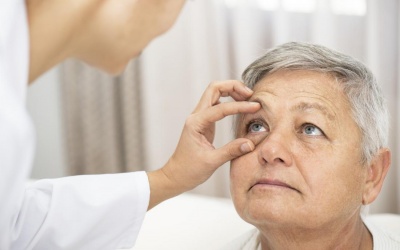 Phụ nữ bị đục thể tinh thể được phẫu thuật có thể giảm nguy cơ tử vong