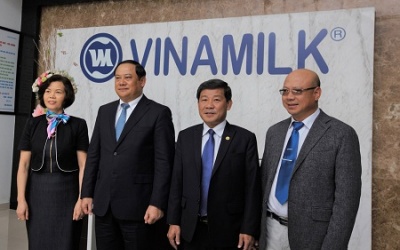 Phó Thủ tướng Lào thăm và làm việc với Vinamilk