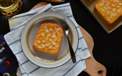 Ăn sáng ngon với bánh mì nướng phô mai hạnh nhân