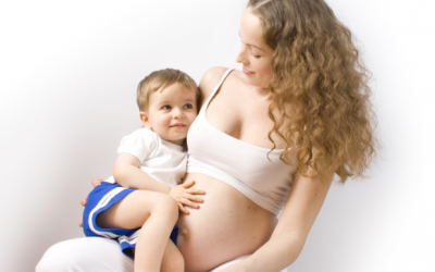 Cho con bú khi đang mang thai có an toàn?