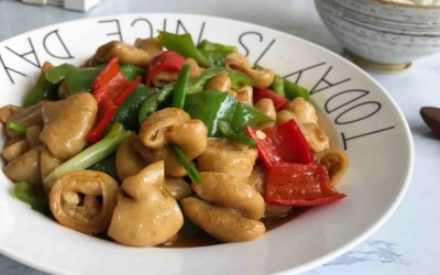 Cuối tuần lai rai món lòng lợn xào ớt sừng
