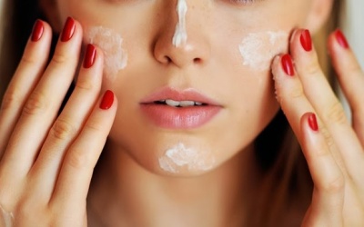 Tại sao bạn vẫn nên thoa kem chống nắng trong mùa Đông? 