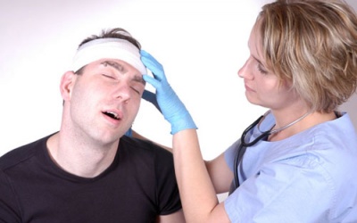 Video: Đầu bị va đập - Điều gì xảy ra với bộ não? 