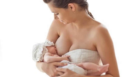 Nuôi con bằng sữa mẹ tốt cho cả mẹ và bé