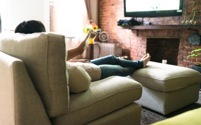 Xem TV nhiều dễ mắc huyết khối thuyên tắc tĩnh mạch