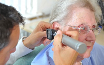 Bị điếc do u não chèn dây thần kinh, mổ xong liệu có nghe được trở lại?