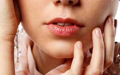 8 loại dầu tự nhiên trị môi khô nứt nẻ vào mùa Đông