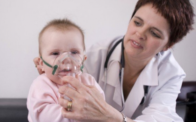 Bé thở khò khè có phải mắc bệnh hen suyễn?