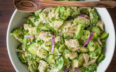 Salad bơ cá ngừ vừa ngon miệng vừa đẹp da