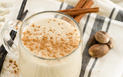Công thức làm cocktail trứng sữa eggnog không dùng rượu cho Giáng sinh an lành