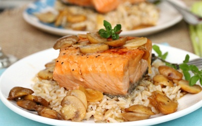 Cuối tuần sang chảnh với món cá hồi sốt rượu Marsala và nấm kiểu Ý