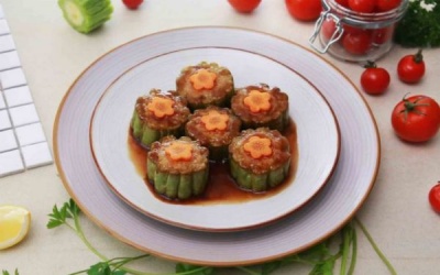 Mướp đắng nhồi thịt, đậu sốt xì dầu 