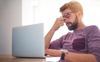 Infographic: 15 thói quen có thể gây hại cho đôi mắt của bạn