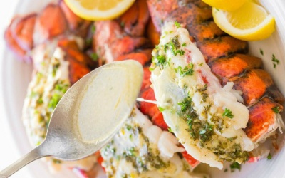 Tôm hùm nướng, rưới sốt bơ chanh tỏi 
