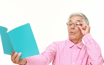 Từ 40 tuổi phải chú ý tật ở mắt gây khó nhìn gần