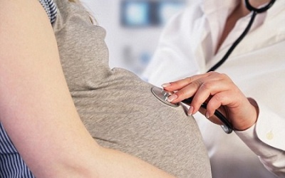 Bà bầu uống thuốc điều trị nhiễm trùng đường tiểu dễ gây dị tật bẩm sinh