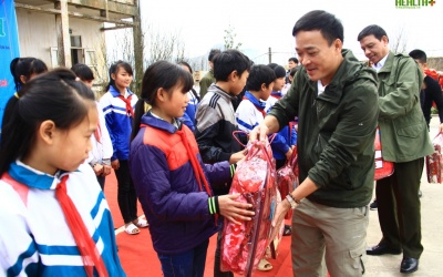 Công ty IMC chung tay cùng trẻ em Mẫu Sơn đến trường