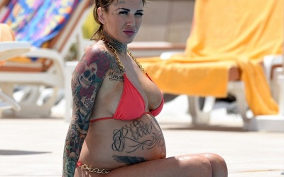 Có nên xăm hình trên cơ thể khi mang thai không?