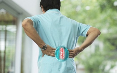 Bị trượt đốt sống điều trị thế nào, có cần mổ không?