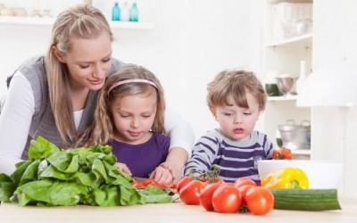 Chuyên gia dinh dưỡng chia sẻ cách bổ sung chất xơ cho trẻ táo bón