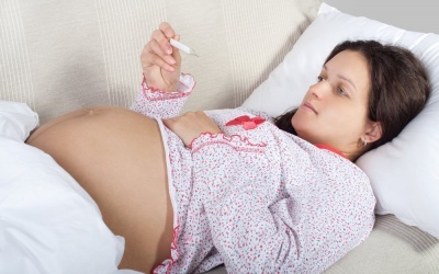Bà bầu bị sốt có gây hại cho thai nhi?