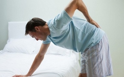 Bị đau, nhức kéo dài từ háng xuống chân là bệnh gì?