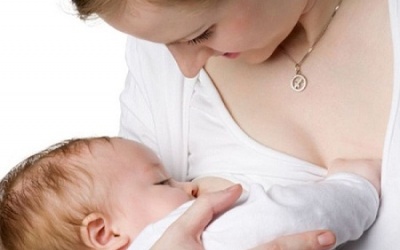 4 vấn đề thường gặp khi nuôi con bằng sữa mẹ